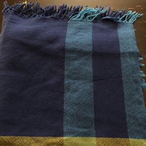 Burberry 100% wool square scarf